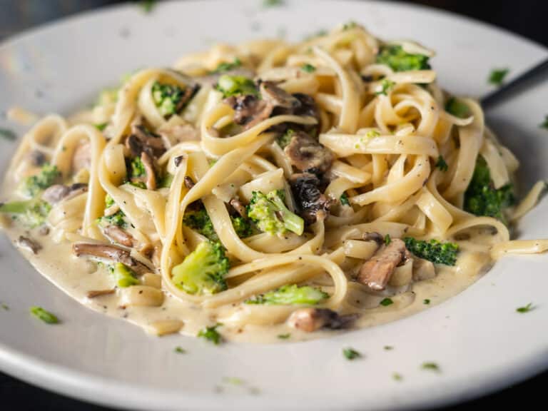 Fettuccine with Broccoli & Mushrooms